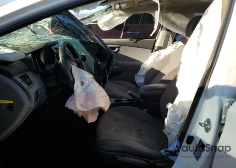 2015 Hyundai Elantra Se z USA, uszkodzony, nr VIN 5NPDH4E1FH549343